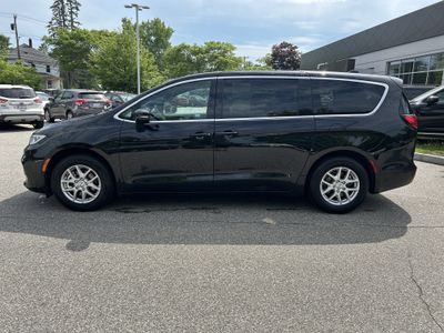 2025 Chrysler Pacifica — side profile view