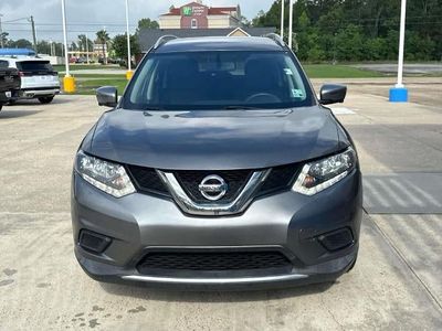 2016 Nissan Rogue — side profile view