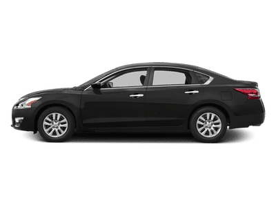 2014 Nissan Altima — rear three-quarter view