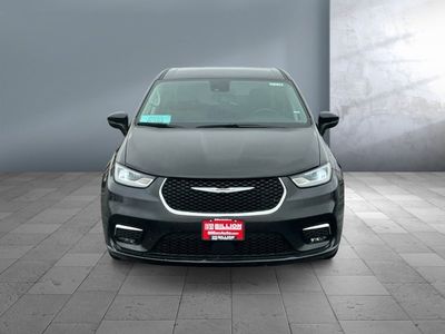 2023 Chrysler Pacifica — side profile view