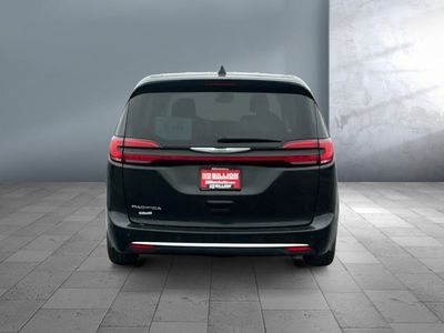2023 Chrysler Pacifica — detail view