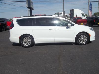 2022 Chrysler Pacifica — side profile view
