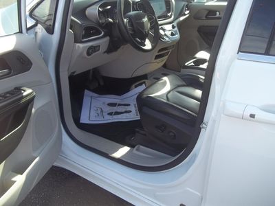 2022 Chrysler Pacifica — interior view