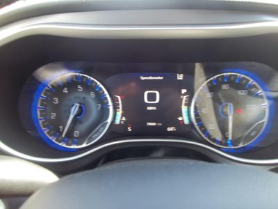 2022 Chrysler Pacifica — detail view