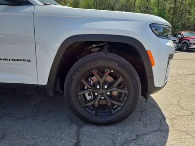 2026 Jeep Grand Cherokee — side profile view