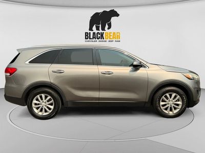 2016 Kia Sorento — side profile view