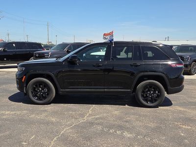 2025 Jeep Grand Cherokee — side profile view