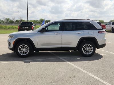 2025 Jeep Grand Cherokee — side profile view
