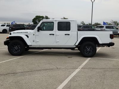 2026 Jeep Gladiator — side profile view