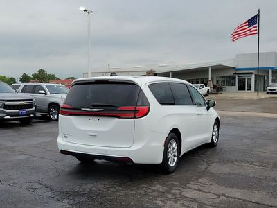 2023 Chrysler Pacifica — detail view