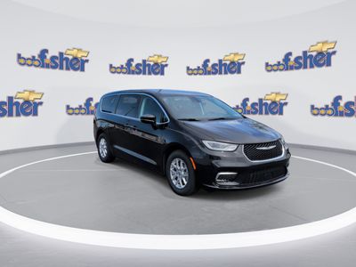 2024 Chrysler Pacifica — side profile view