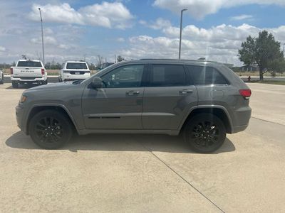 2020 Jeep Grand Cherokee — side profile view