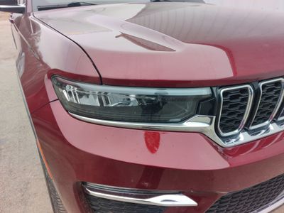 2023 Jeep Grand Cherokee — interior view