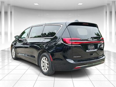 2025 Chrysler Pacifica — detail view