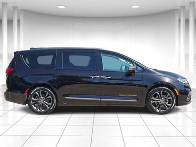 2024 Chrysler Pacifica — side profile view