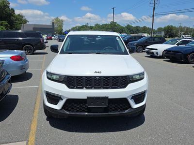 2023 Jeep Grand Cherokee — side profile view