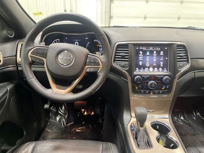 2017 Jeep Grand Cherokee — rear three-quarter view