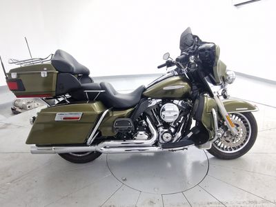 2011 Harley-Davidson Electra Glide Ultra Limited — interior view