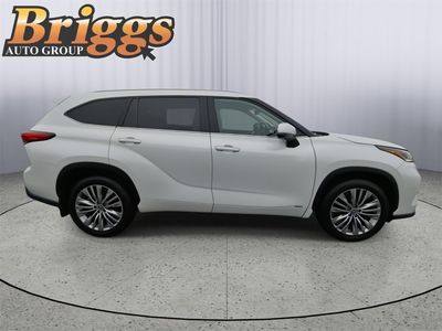 2023 Toyota Highlander — detail view