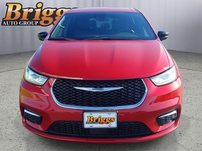 2025 Chrysler Pacifica — side profile view