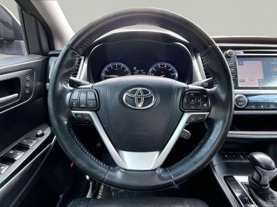 2017 Toyota Highlander — detail view