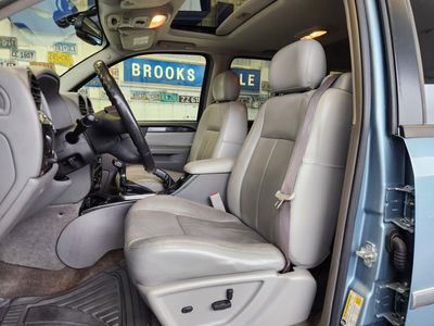 2006 GMC Envoy — interior view