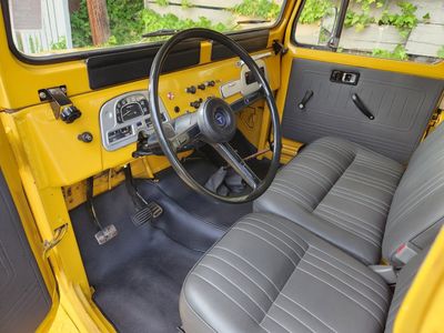 1976 Toyota Land Cruiser — side profile view