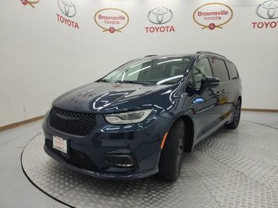 2022 Chrysler Pacifica — side profile view