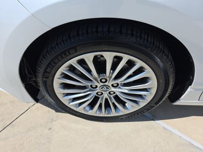 2019 Toyota Avalon — detail view