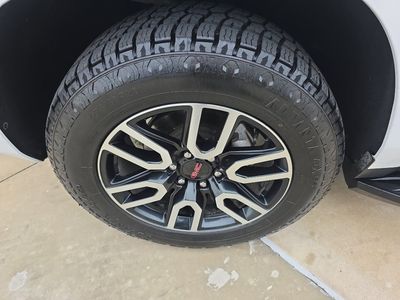 2022 GMC Yukon — detail view