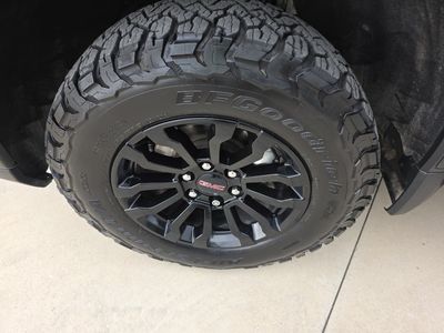 2022 GMC Sierra — detail view