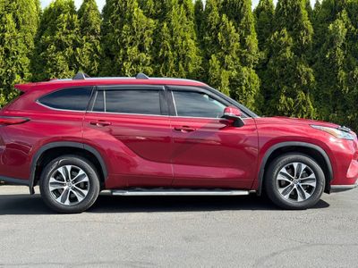 2020 Toyota Highlander — rear three-quarter view
