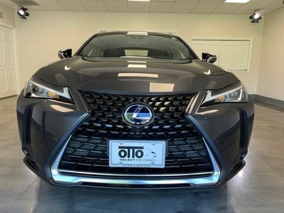 2022 Lexus UX — detail view