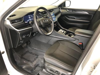 2023 Jeep Grand Cherokee — detail view