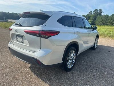 2023 Toyota Highlander — rear three-quarter view