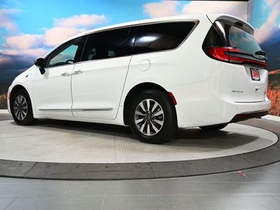 2023 Chrysler Pacifica Hybrid — detail view