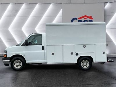 2022 Chevrolet Express Cutaway 3500 — side profile view