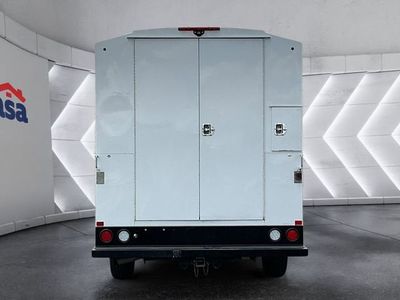 2022 Chevrolet Express Cutaway 3500 — interior view