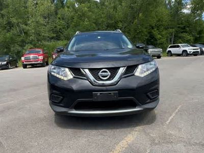 2015 Nissan Rogue — rear three-quarter view