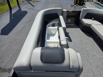 2026 Barletta Cabrio C24Q — rear three-quarter view