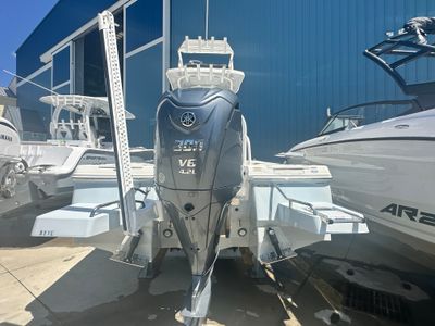 2022 Robalo 246 Cayman SD - Photo 2