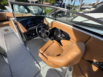2023 Four Winns H4 — engine compartment view