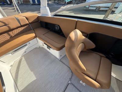 2023 Four Winns H4 — photo 8 view