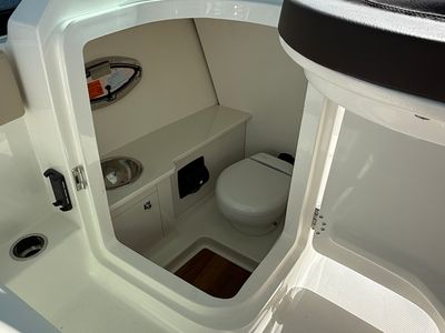 2025 Robalo 257 DC - Photo 17