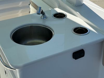 2025 Robalo 257 DC - Photo 37