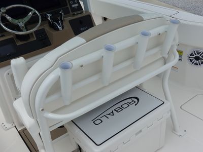 2025 Robalo 250 CC - Photo 33