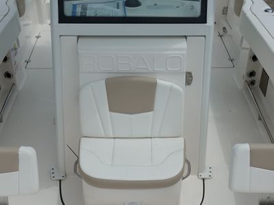 2025 Robalo 250 CC - Photo 22