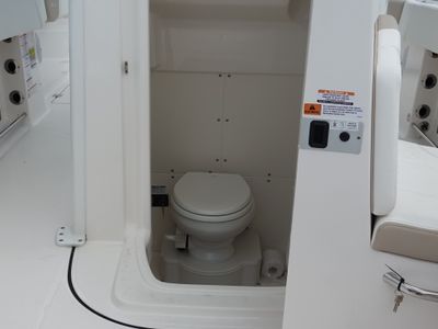 2025 Robalo 250 CC - Photo 35