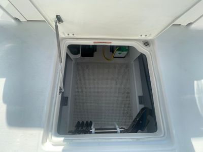 2025 Robalo 317 DC - Photo 22