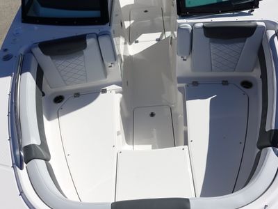 2026 Robalo 257 DC - Photo 9